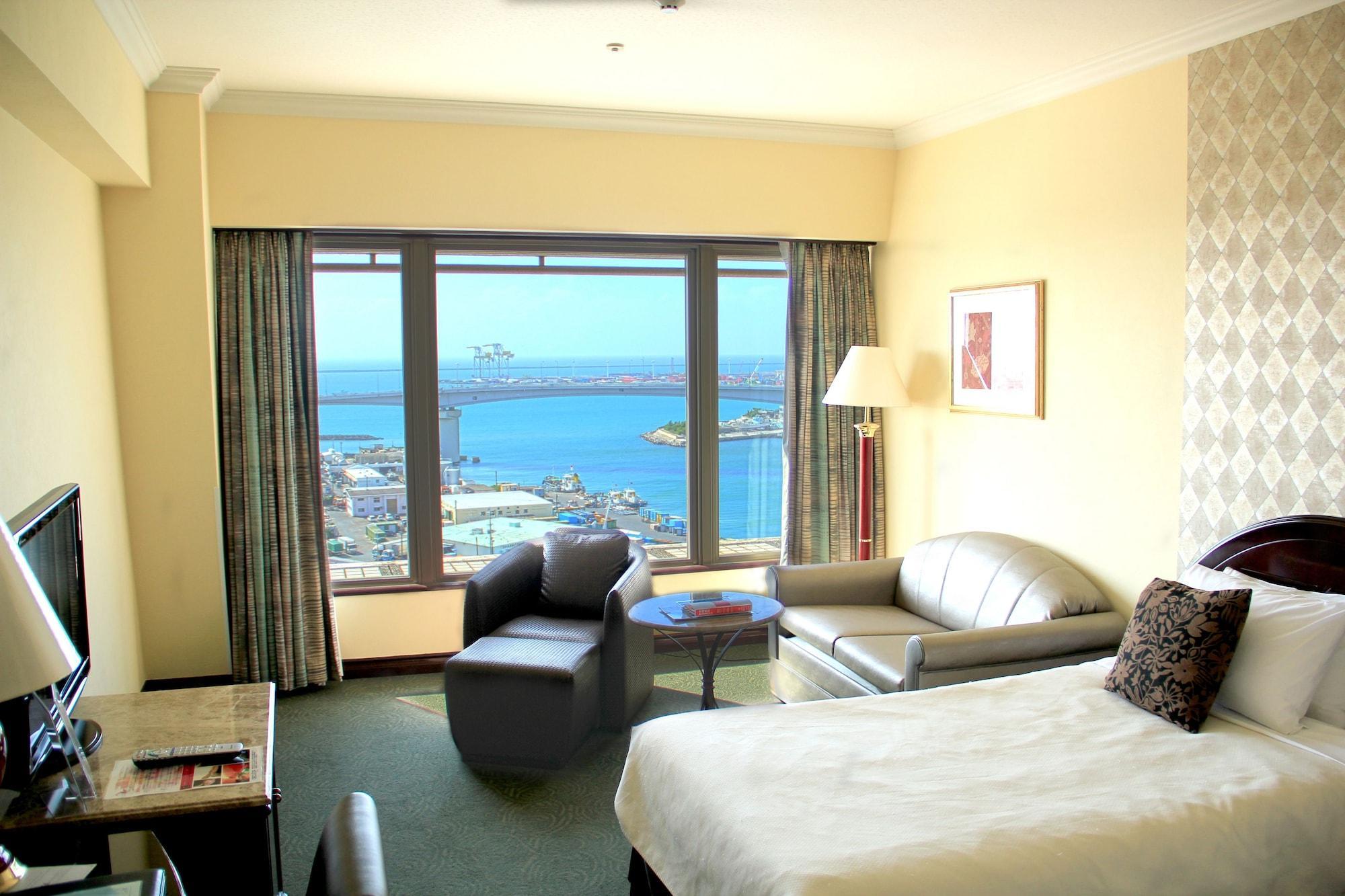 Okinawa Kariyushi Urban Resort Naha Buitenkant foto