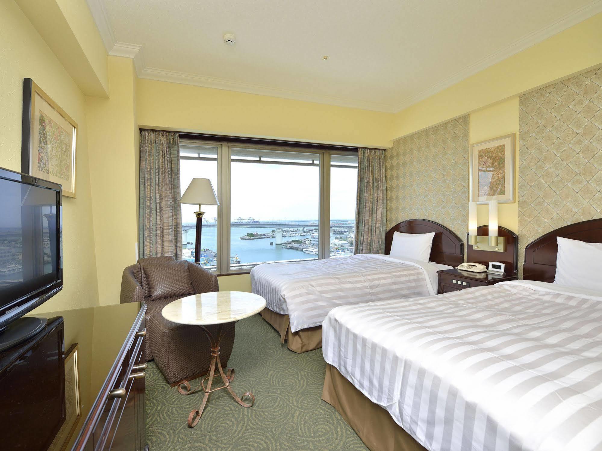 Okinawa Kariyushi Urban Resort Naha Buitenkant foto