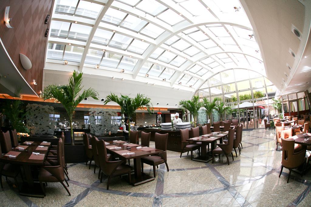 Okinawa Kariyushi Urban Resort Naha Buitenkant foto